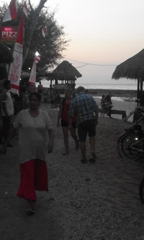 Coral Beach Pizza Cottages Gili Trawangan Luaran gambar