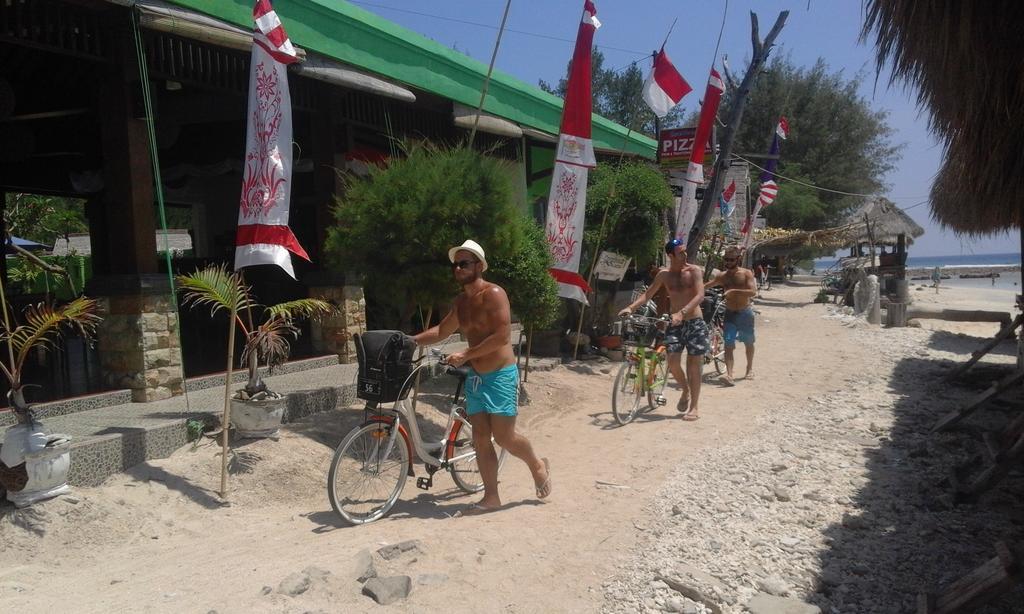 Coral Beach Pizza Cottages Gili Trawangan Luaran gambar