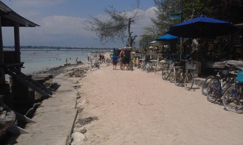 Coral Beach Pizza Cottages Gili Trawangan Luaran gambar