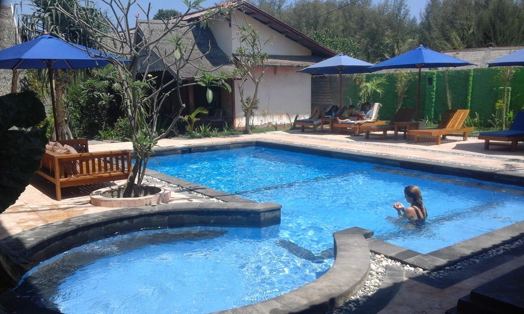 Coral Beach Pizza Cottages Gili Trawangan Luaran gambar