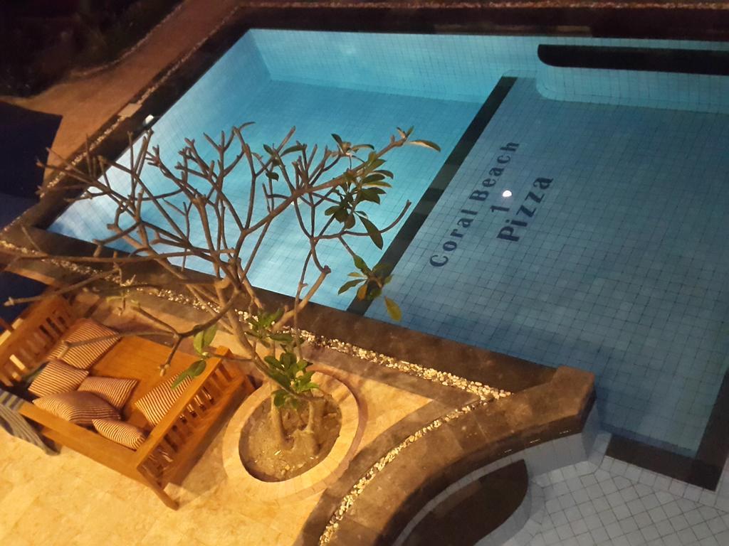 Coral Beach Pizza Cottages Gili Trawangan Luaran gambar
