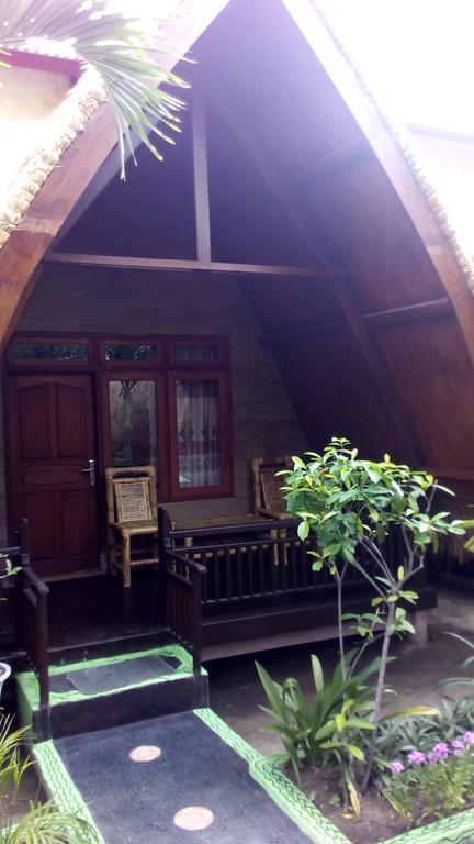 Coral Beach Pizza Cottages Gili Trawangan Luaran gambar