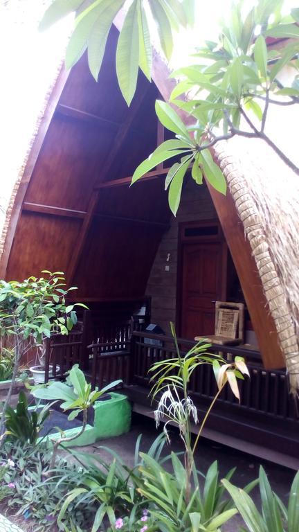Coral Beach Pizza Cottages Gili Trawangan Luaran gambar