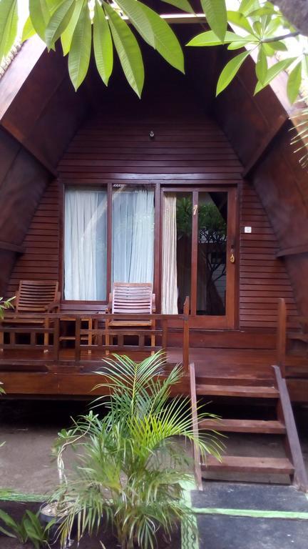 Coral Beach Pizza Cottages Gili Trawangan Luaran gambar