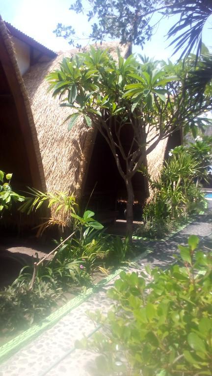 Coral Beach Pizza Cottages Gili Trawangan Luaran gambar