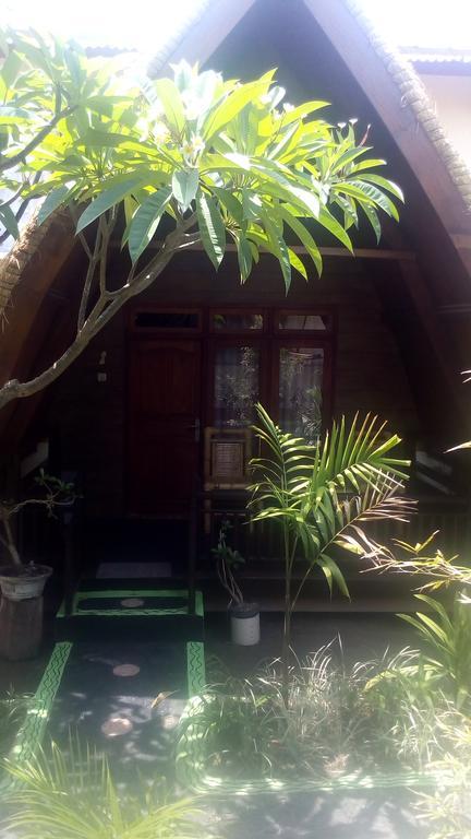 Coral Beach Pizza Cottages Gili Trawangan Luaran gambar