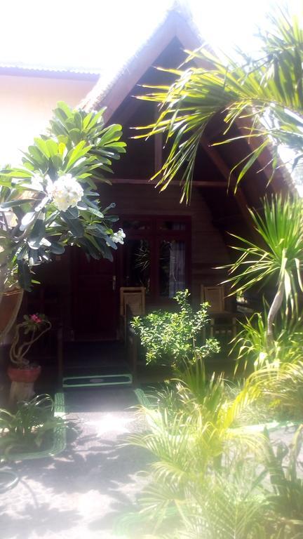 Coral Beach Pizza Cottages Gili Trawangan Luaran gambar