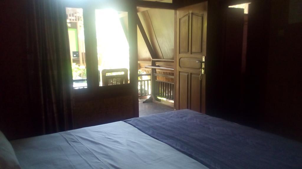 Coral Beach Pizza Cottages Gili Trawangan Luaran gambar