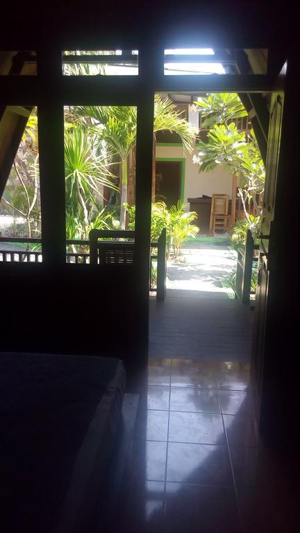 Coral Beach Pizza Cottages Gili Trawangan Luaran gambar
