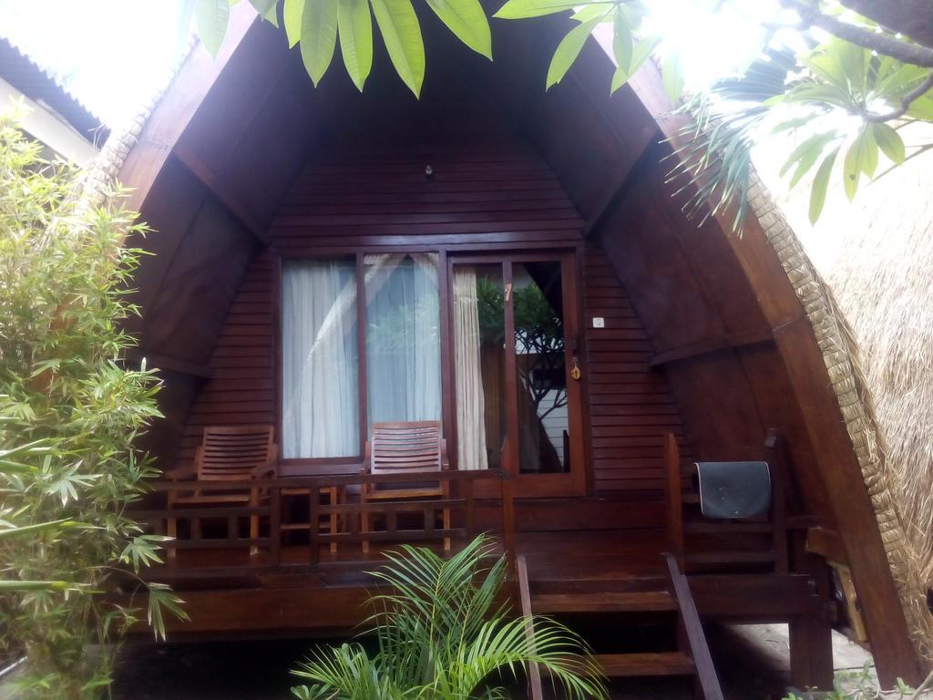 Coral Beach Pizza Cottages Gili Trawangan Luaran gambar