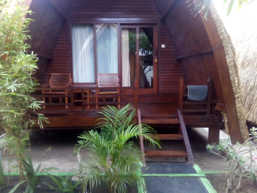 Coral Beach Pizza Cottages Gili Trawangan Luaran gambar