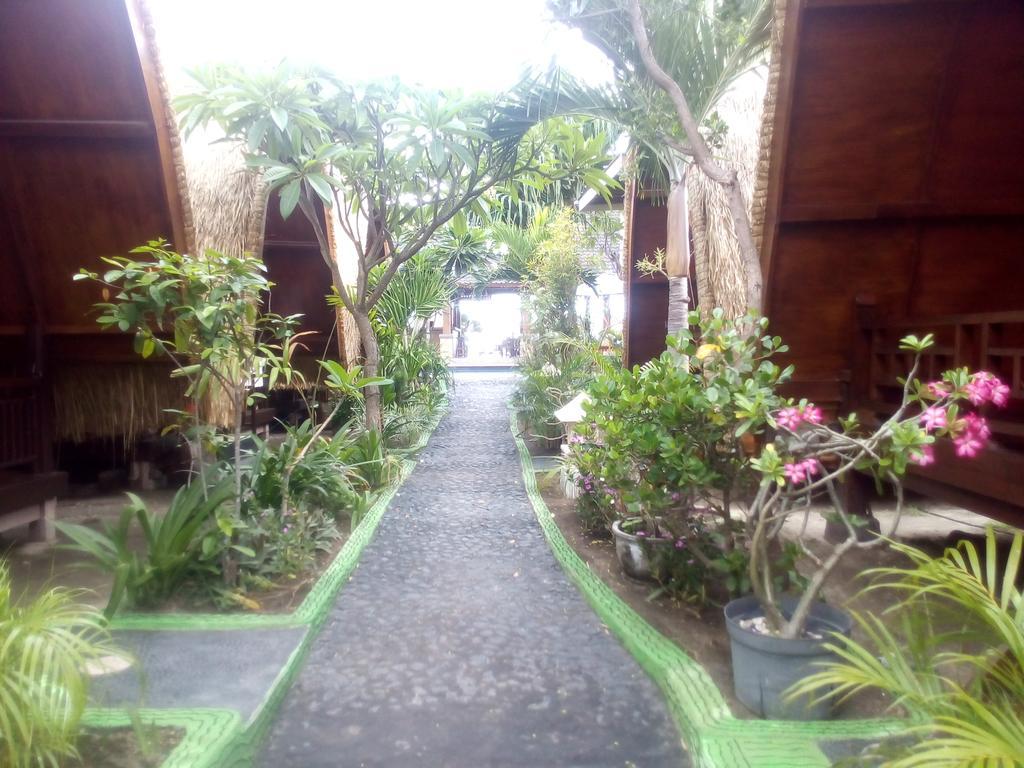 Coral Beach Pizza Cottages Gili Trawangan Luaran gambar