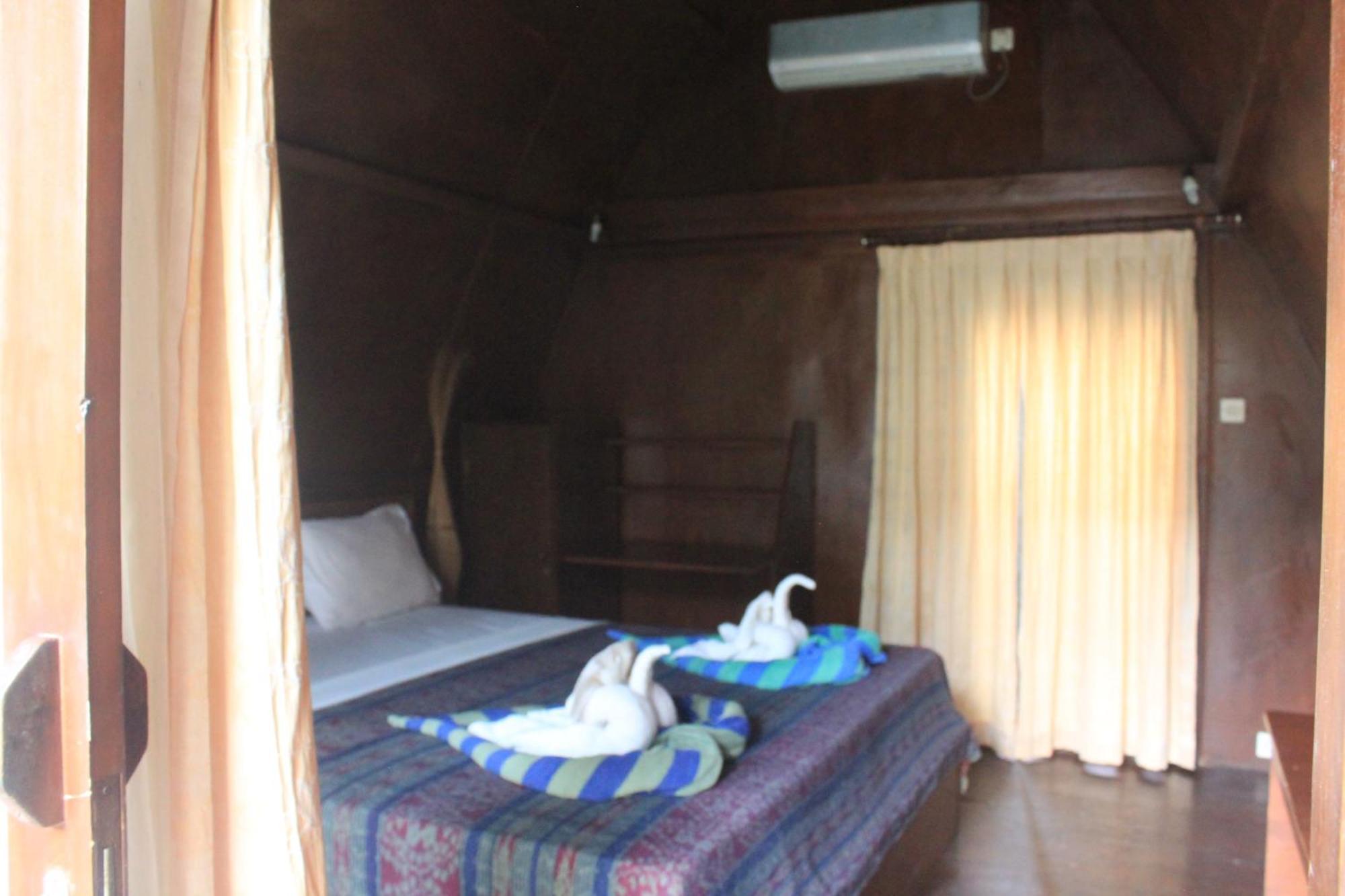 Coral Beach Pizza Cottages Gili Trawangan Luaran gambar