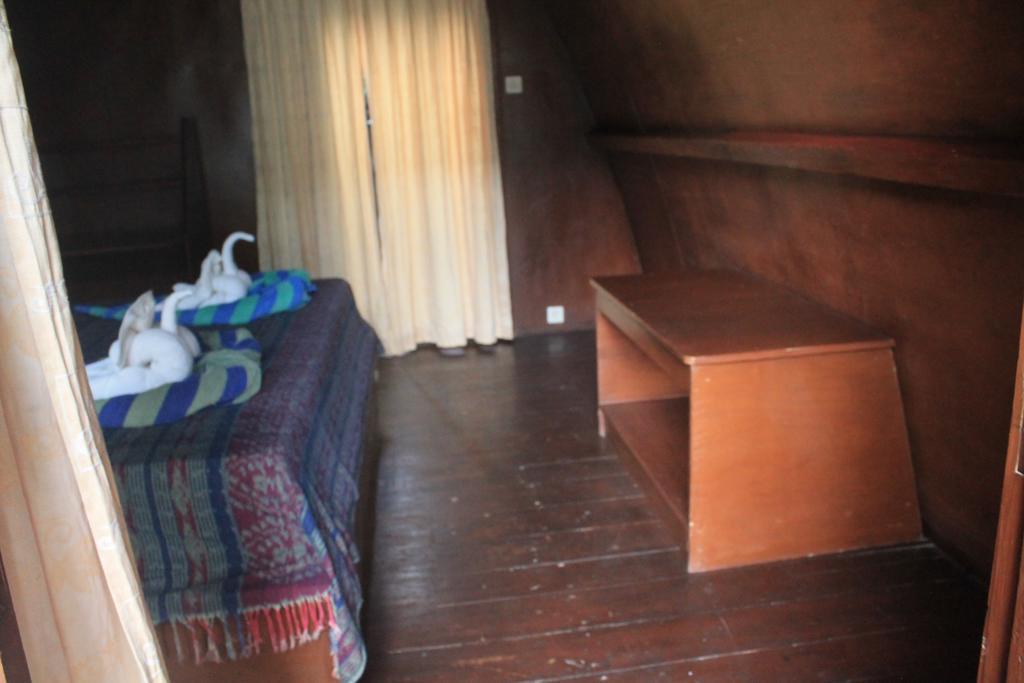 Coral Beach Pizza Cottages Gili Trawangan Luaran gambar
