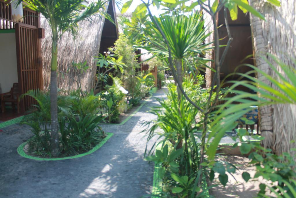 Coral Beach Pizza Cottages Gili Trawangan Luaran gambar