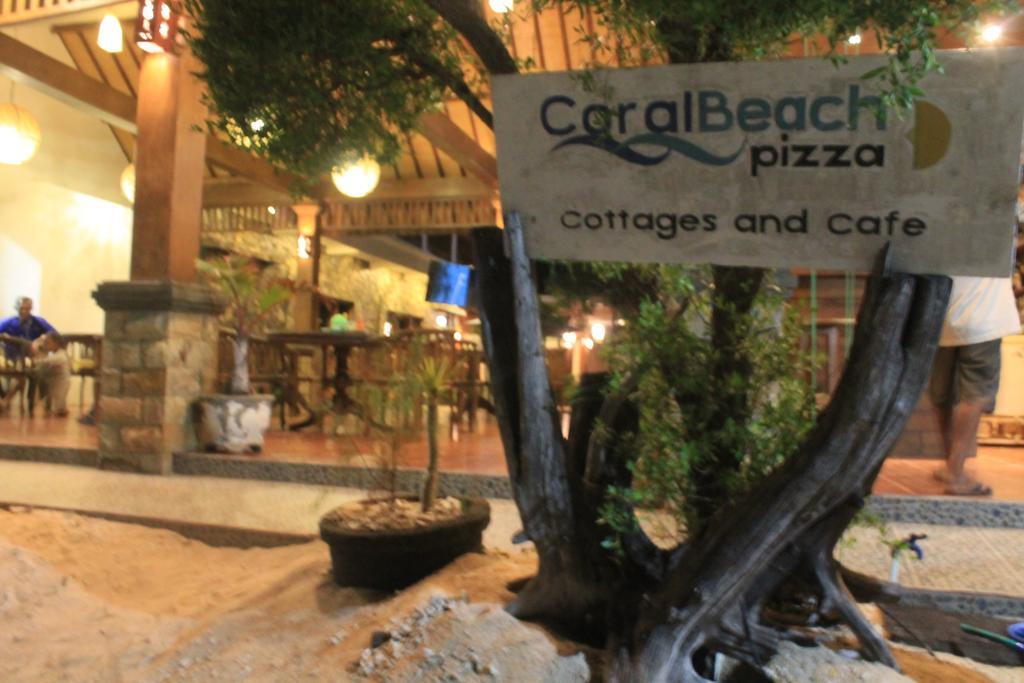 Coral Beach Pizza Cottages Gili Trawangan Luaran gambar