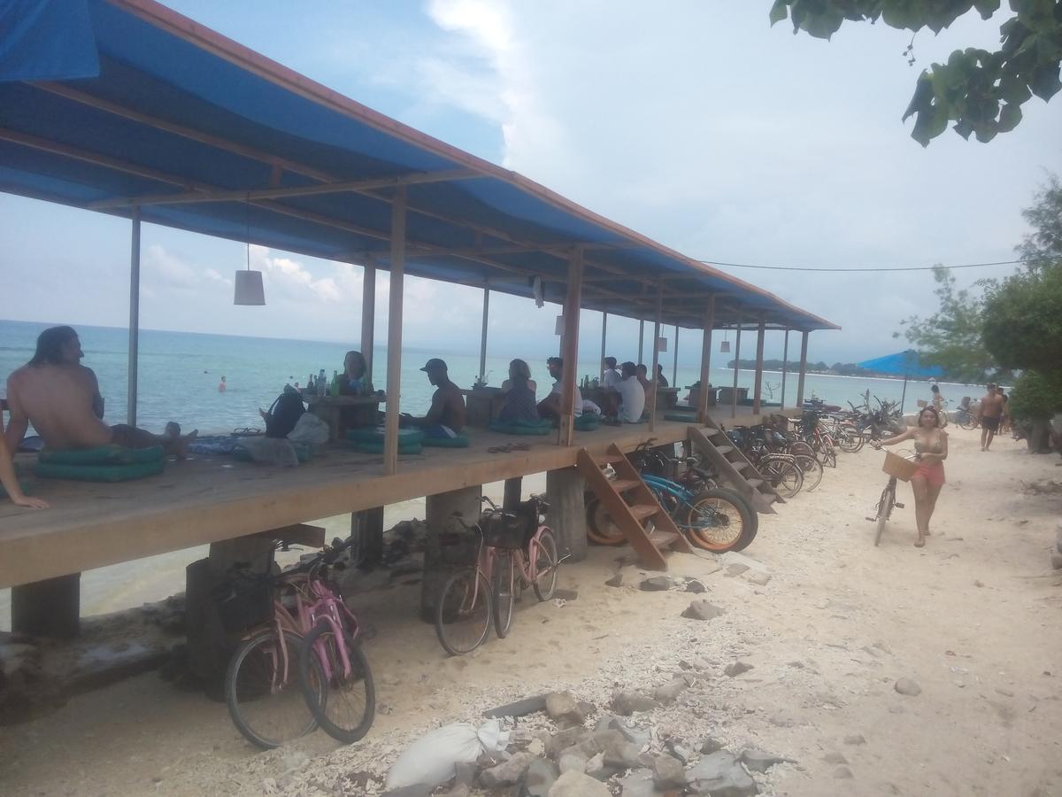Coral Beach Pizza Cottages Gili Trawangan Luaran gambar